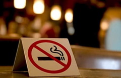 В харьковских суши-барах обнаружили залы для курящих, а в клубах невозможно дышать из-за дыма